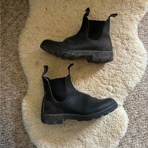 Black Chelsea Blundstones